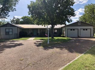 1108 N Clinton St, Cuero, TX 77954
