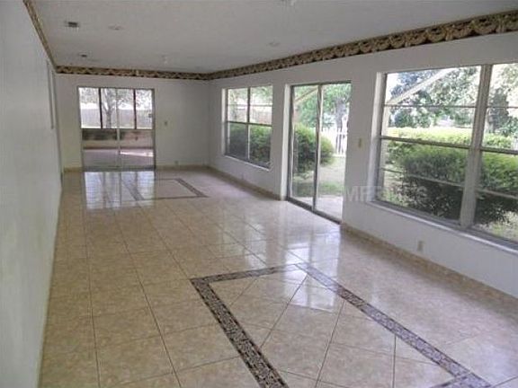 5th image of 173 Tulpan Dr