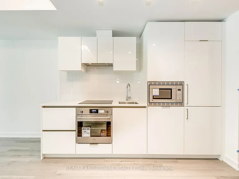 230 Simcoe St #1327 — Photo 5