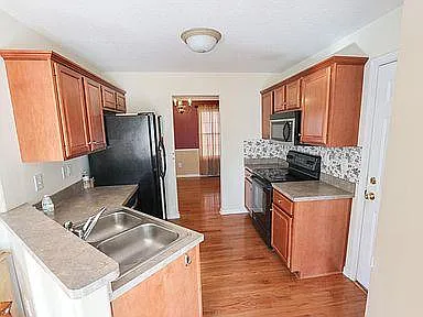 202 Heartwood Xing — Photo 4