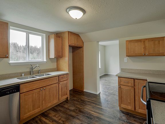 4th image of 615 207th Avenue Ct SW