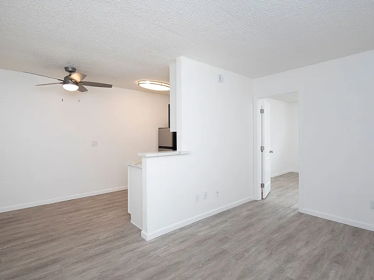 Aztec Pacific Apartments — Photo 58