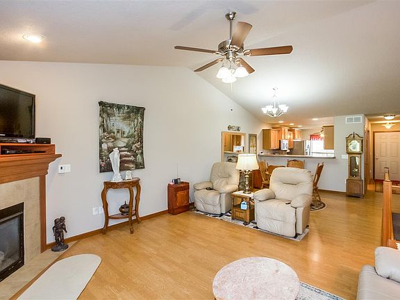 4th image of 236 Woodfield Ln