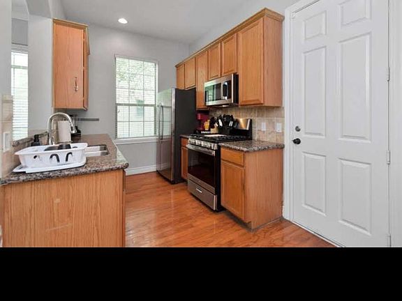 2nd image of 9038 Lakes At 610 Dr
