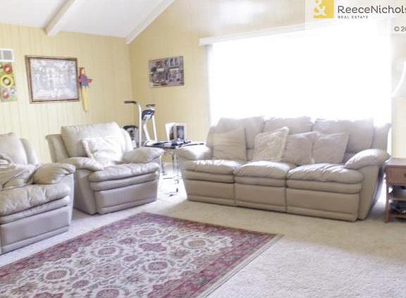 2nd image of 10223 Hemlock Dr
