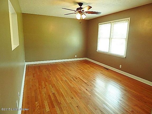 3rd image of 498 Woodlawn Rd