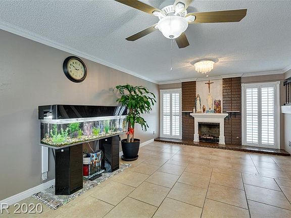 4th image of 2591 Congress Ave