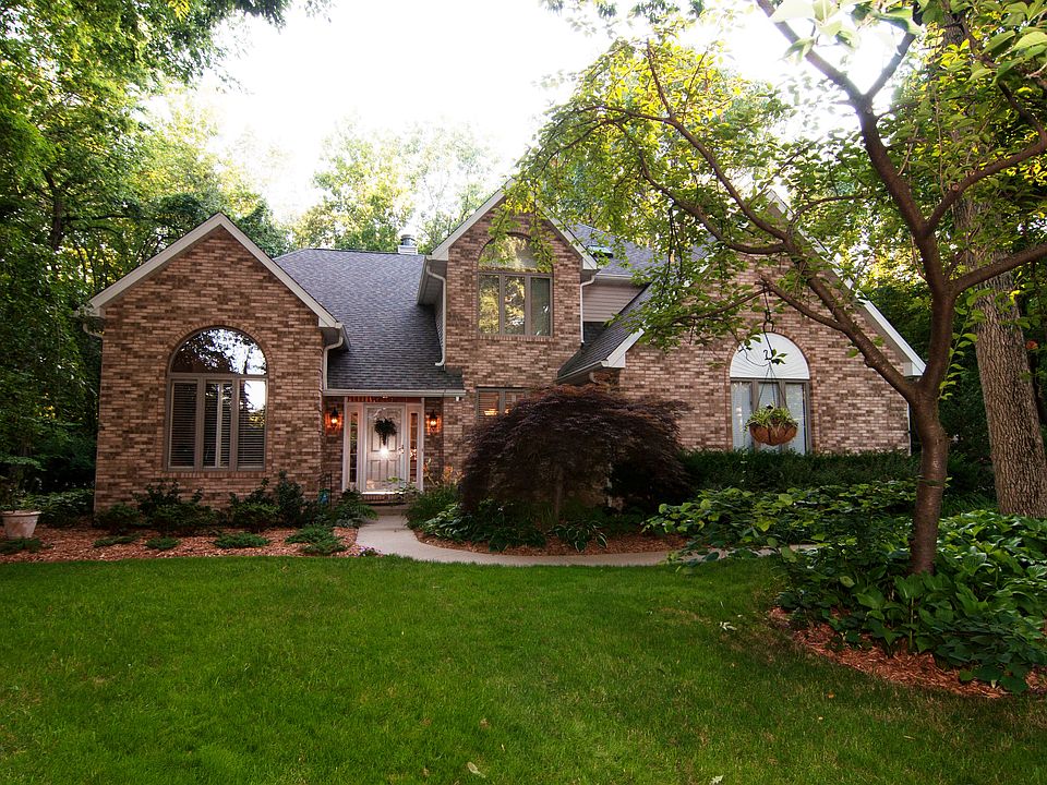 1st image of 221 Woodland Ct