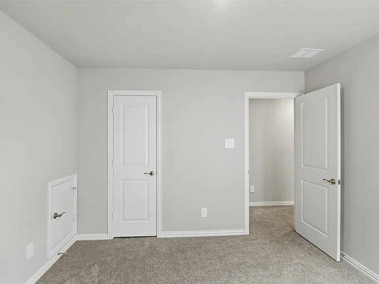 2275 Cliff Springs Dr — Photo 27