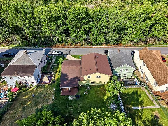 3rd image of 2230 N Lehigh Ave