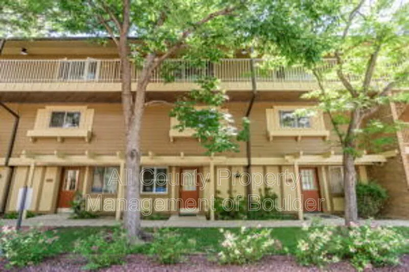 1 bed, 1.0 bath, 570 sqft, $1,400 — Photo 2