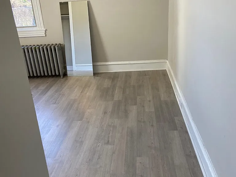 Back bedroom - 2nd angle