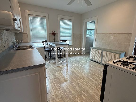 3rd image of 21 Lyon St #3