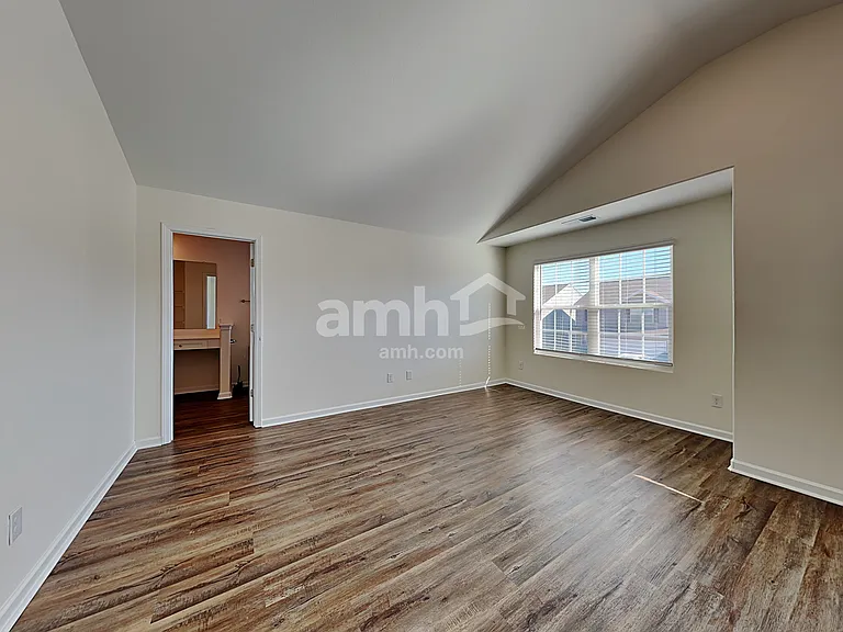 2058 Southlea Dr — Photo 7