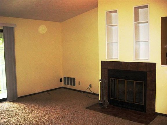 2nd image of 7211 Creekview Dr Unit 1-J