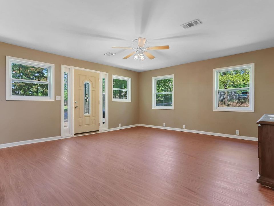 Entry area and living / dining room