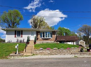 430 N Kaempf St, Columbia, IL 62236