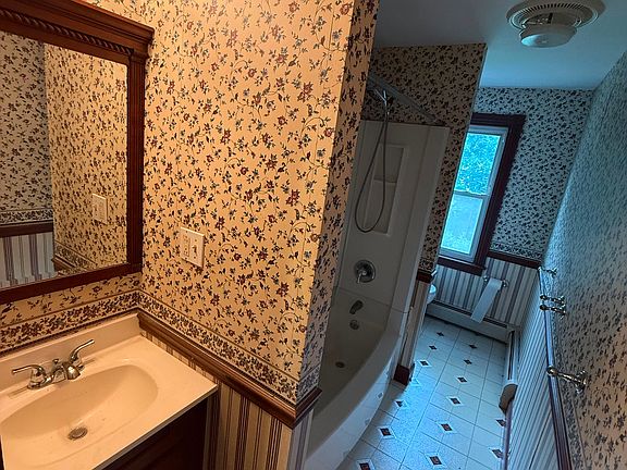 2nd image of 272 Susquehanna Ave #1