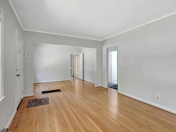3rd image of 2804 Berkley Dr
