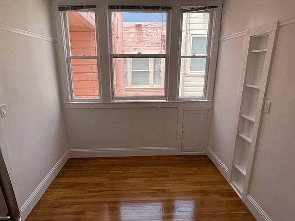 4th image of 960 Bay St APT 11