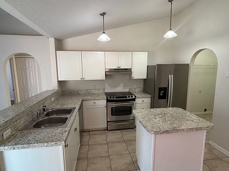 205 Churchill Ct — Photo 6
