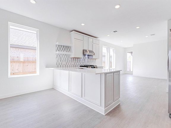 5th image of 27410 Sweetwater Bay Dr