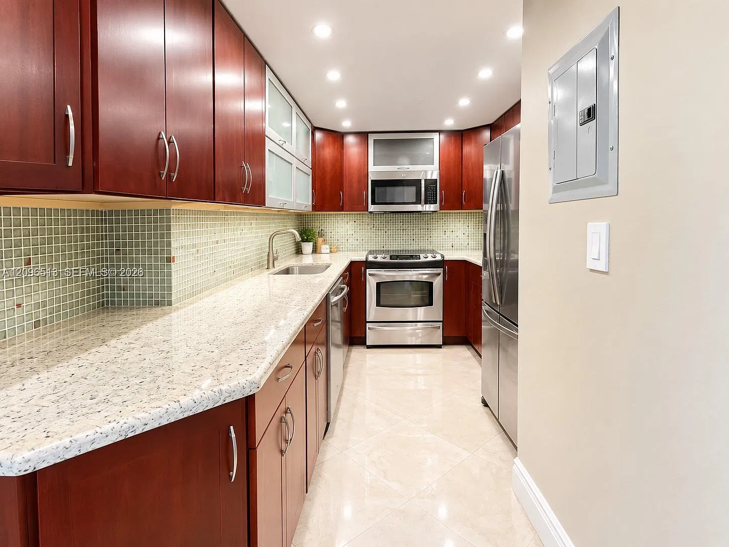 The Riviera Condo — Photo 3