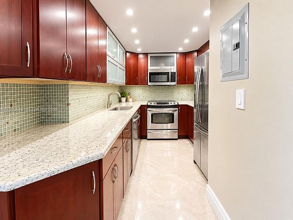 3rd image of 2401 Collins Ave APT 1807