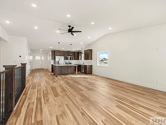 3rd image of 29 N Currant Ln