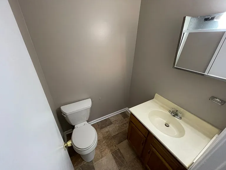 307-315 Blue Bird Dr #6 — Photo 17