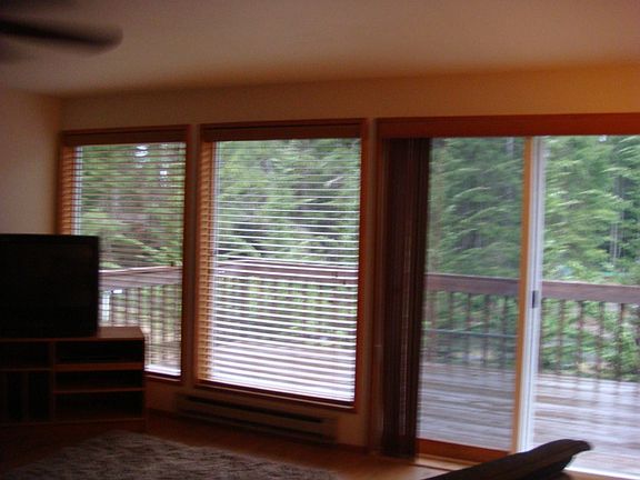3rd image of 40 N Brook Ln