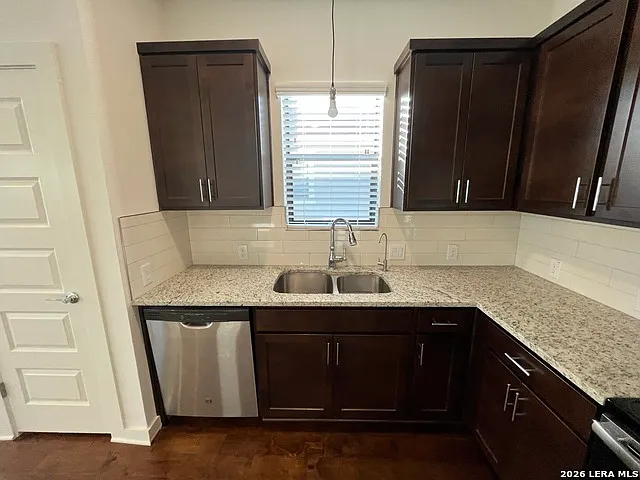 2 bed, 2.0 bath, 1276 sqft, $1,625 — Photo 4