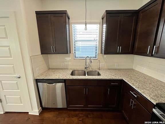 4th image of 1146 N Olive St