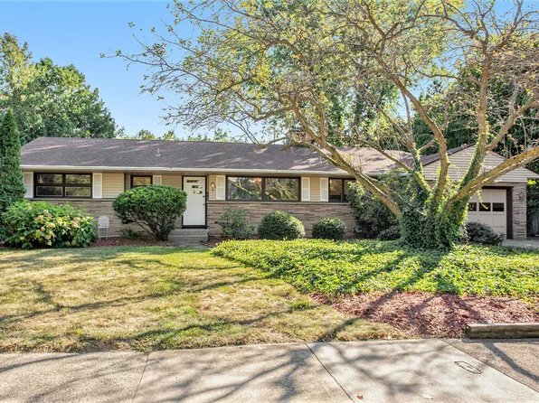 1864 Lynne Ln NW, Grand Rapids, MI 49504