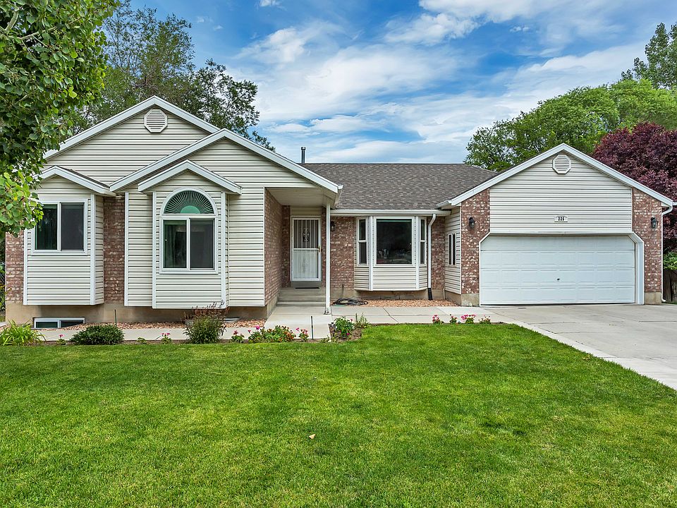 1st image of 225 E White River Dr