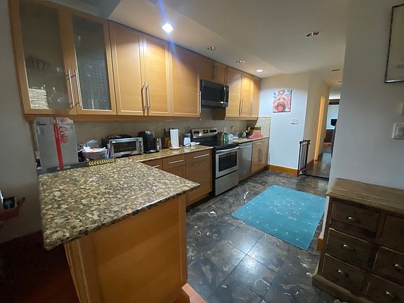 3rd image of 261 W 85th St #1