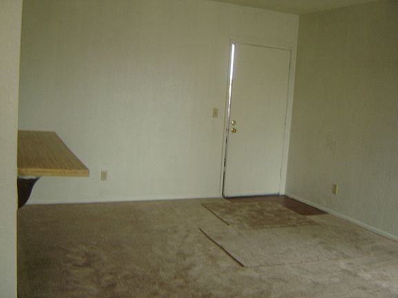 4th image of 3854 46th St APT 4
