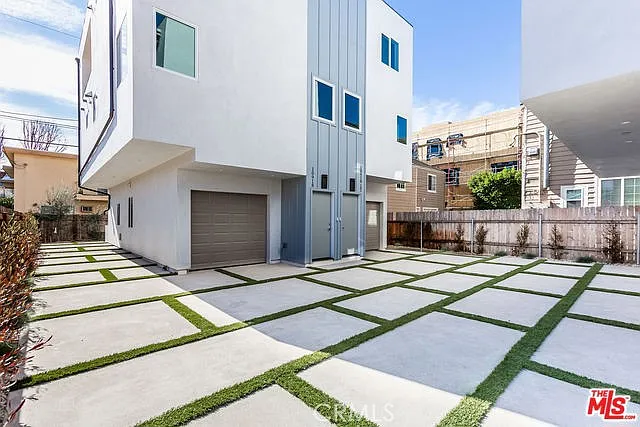 10916 Hesby St — Photo 29