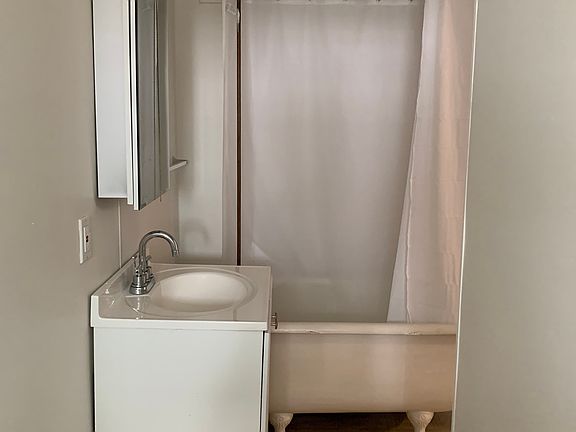 5th image of 244 Bowen St #6