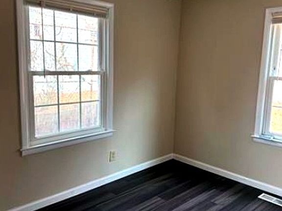 3rd image of 2503 Walnut Ave