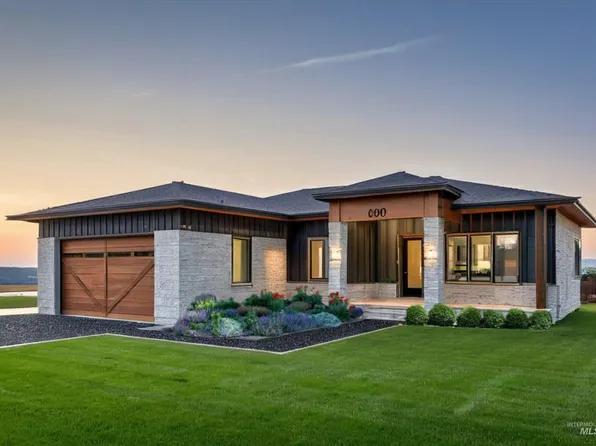 550 Oxford St, Burley, ID 83318