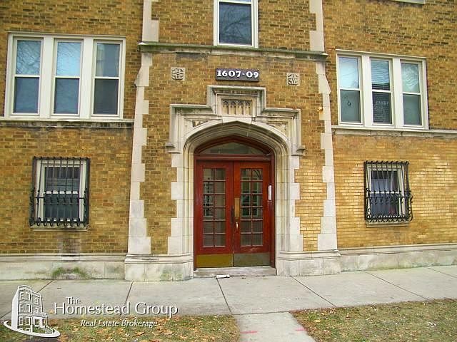 1st image of 1609 W Byron St APT 001W