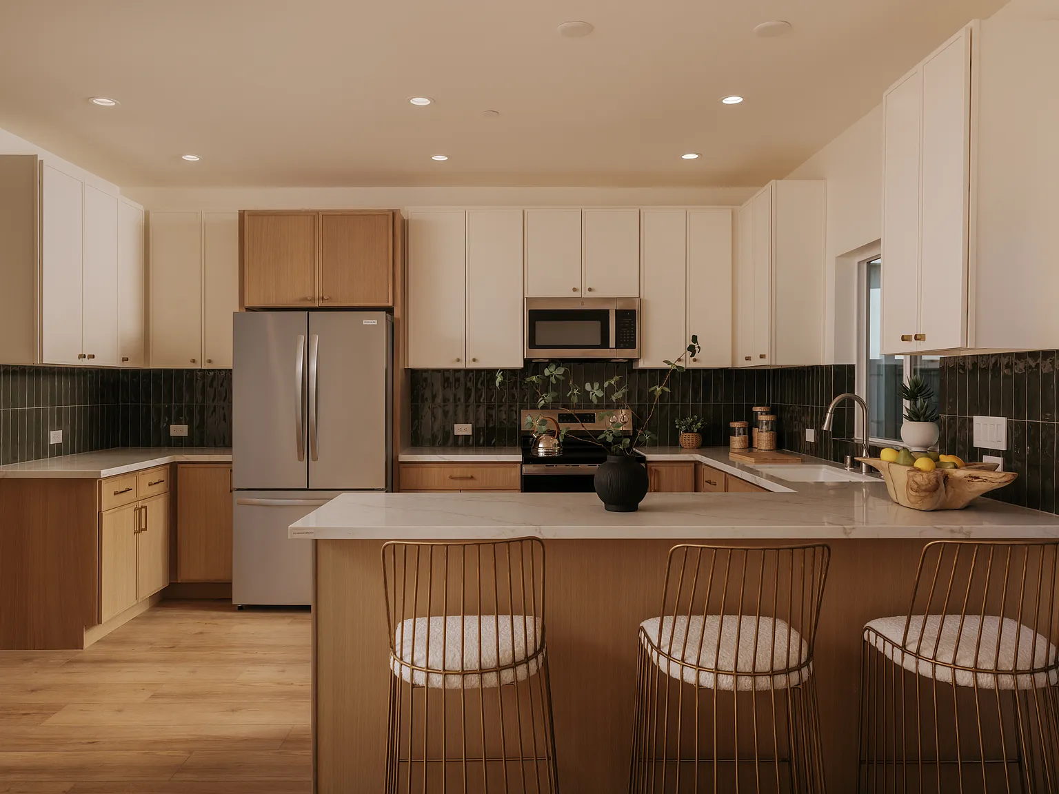 4 bed, 1818 sqft, $5,995 — Photo 3