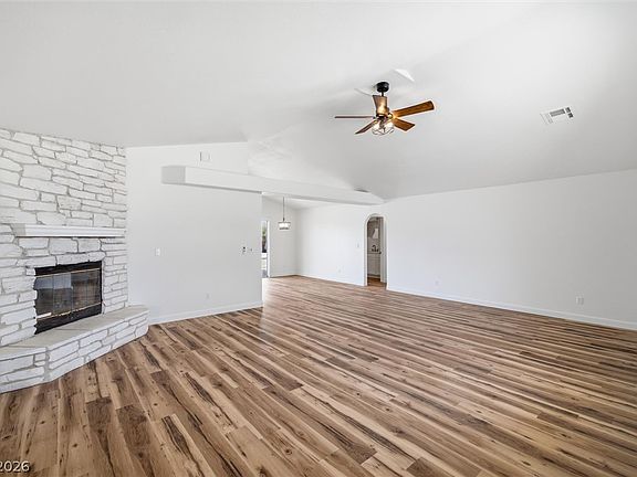5th image of 841 E Falcon St
