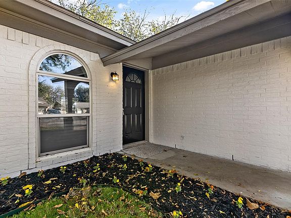 5th image of 1304 Darlene Ln