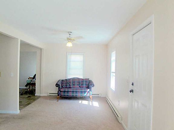 4th image of 172 New London Ave