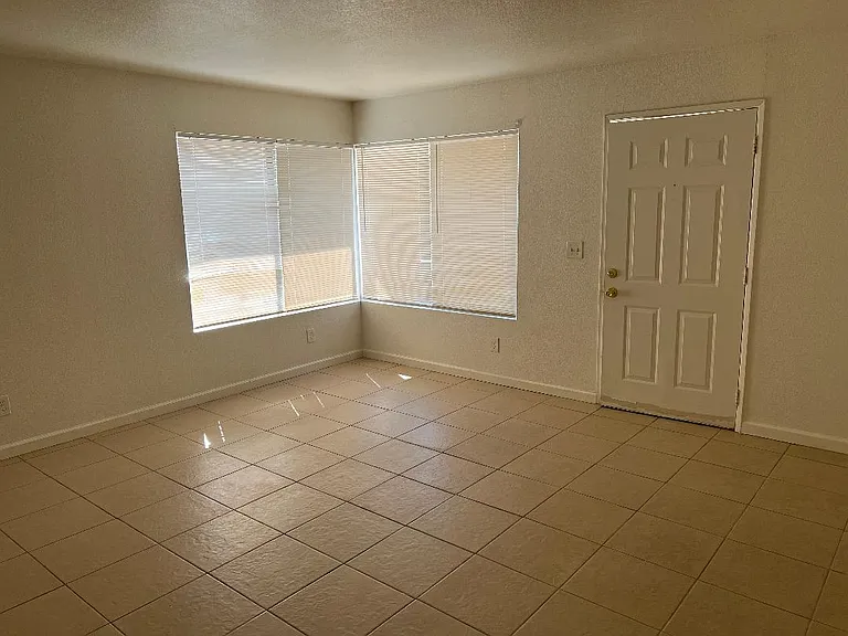 575 Sioux Dr #D — Photo 7