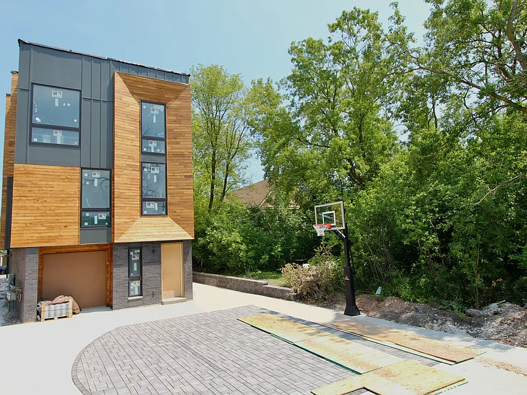 1817 N Arlington Pl — Photo 3