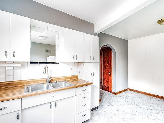 4th image of 4947-4949 Potomac St #2W