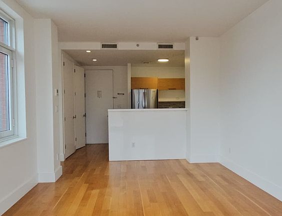4th image of 301 Sullivan Pl #Penthouse 7a